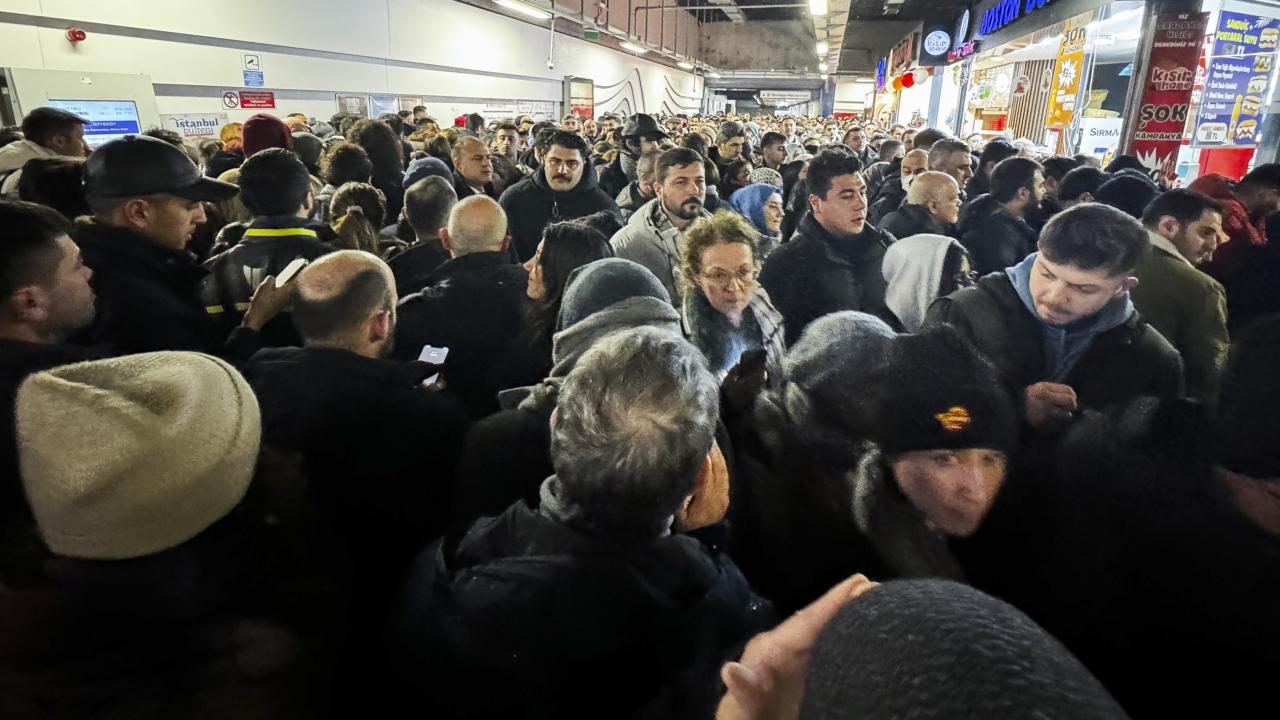 İstanbul’da kar yağışı hayatı olumsuz etkiliyor